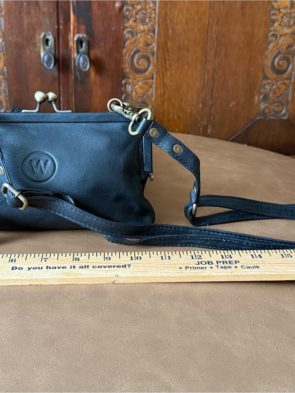 Wanderer Black Leather Kiss-Lock Crossbody Bag